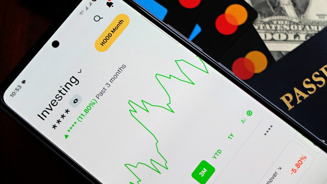 Application d'investissement mobile Revolut sur smartphone