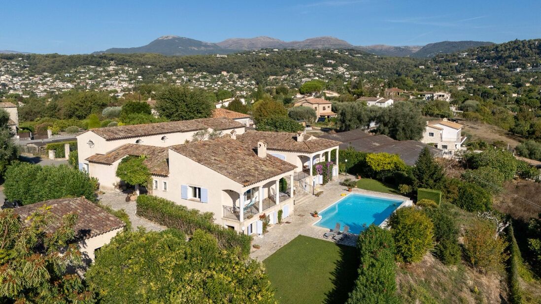 Vue générale de la propriété L'Ambre – 545 m² sur terrain de 2 300 m²