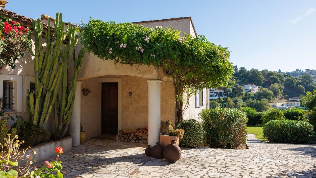 Piscine et terrasses de la villa L'Ambre à Saint-Paul-de-Vence