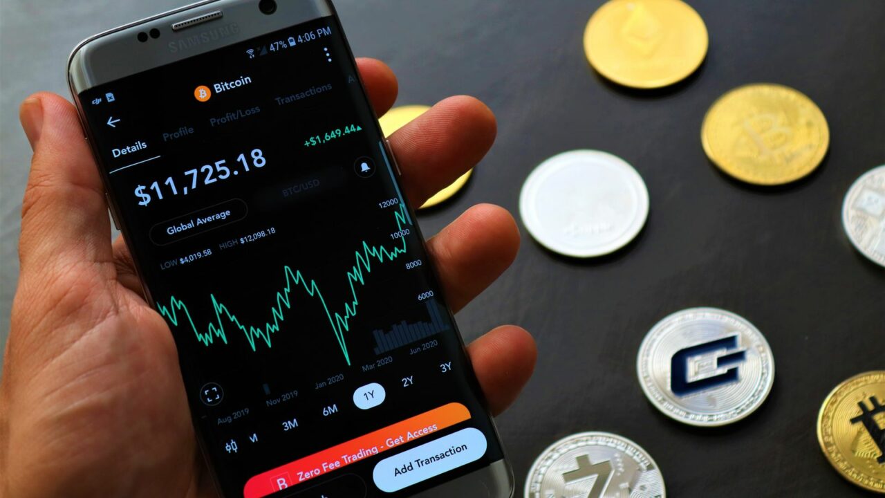 Acheter du Bitcoin en France : application de trading mobile avec cours BTC et pièces crypto